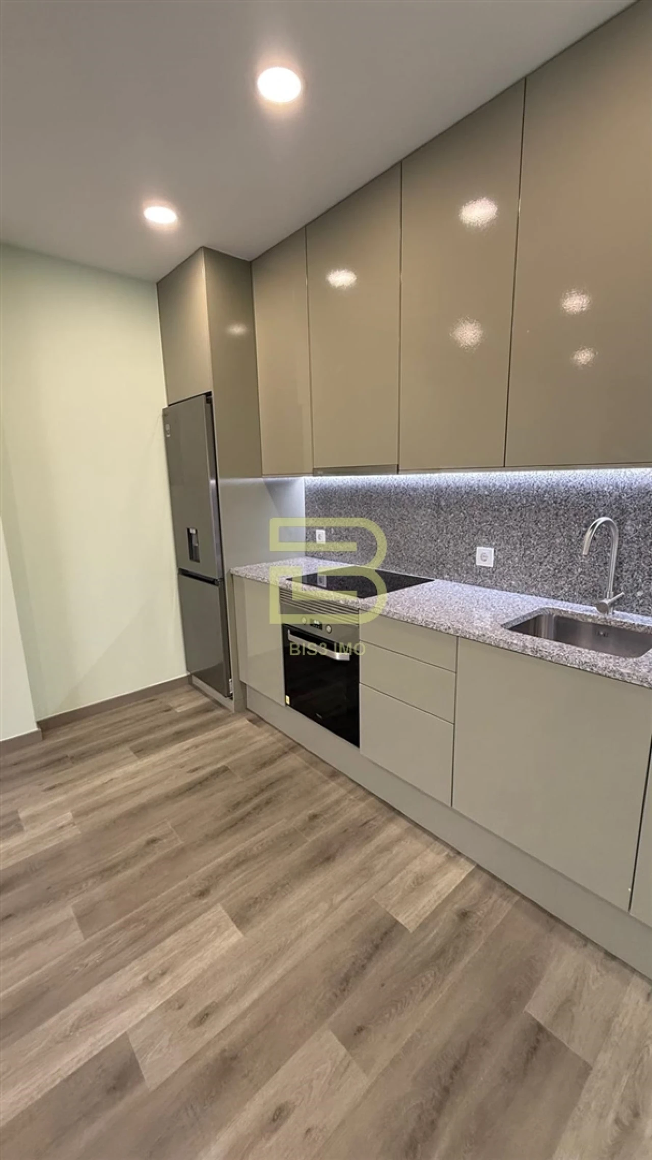 Apartamento T3 para Venda em Mafamude e Vilar do Paraíso Foto 1