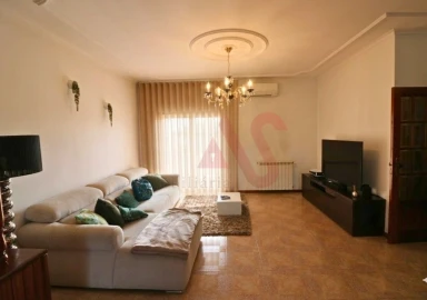 Moradia T8 para Venda em Serzedelo