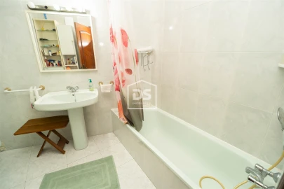 Apartamento T3 para Venda em Alcobaça e Vestiaria