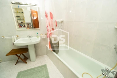 Apartamento T3 para Venda em Alcobaça e Vestiaria