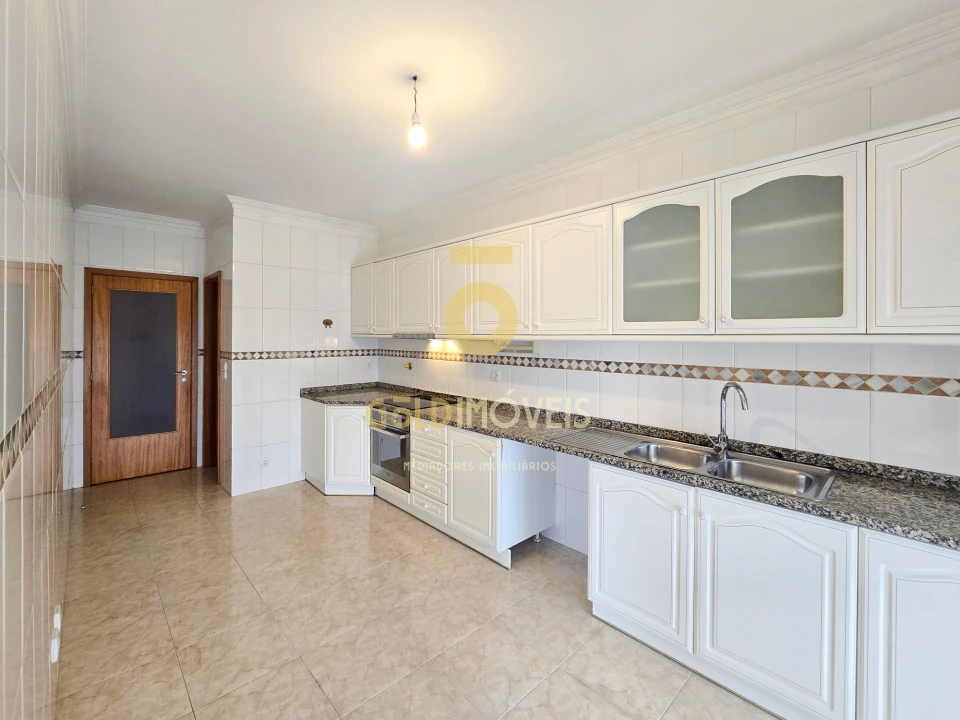 Apartamento T3 para Venda em Cidade da Maia Foto 2