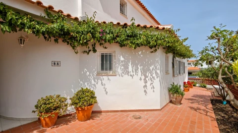 Moradia T4 para Venda em Albufeira e Olhos de Água