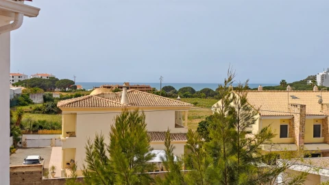 Moradia T4 para Venda em Albufeira e Olhos de Água