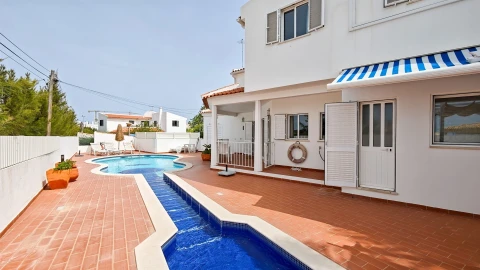 Moradia T4 para Venda em Albufeira e Olhos de Água