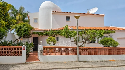 Moradia T4 para Venda em Albufeira e Olhos de Água