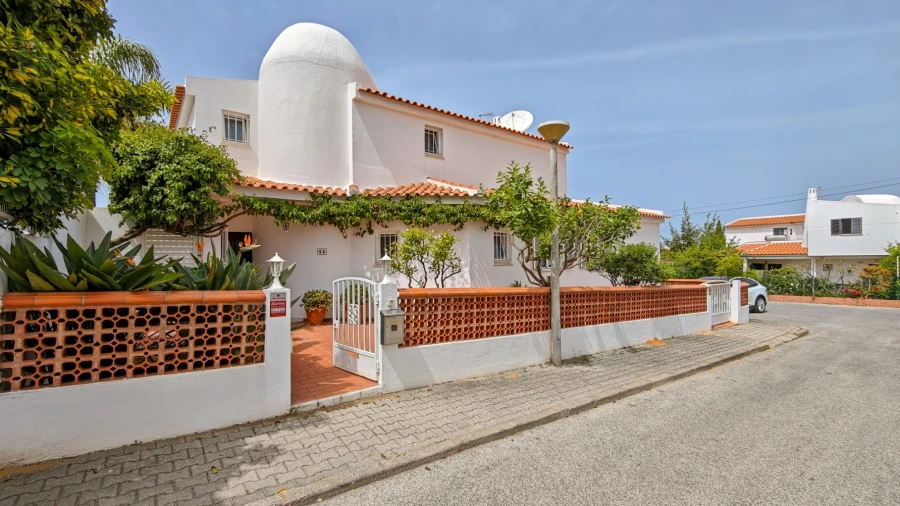 Moradia T4 para Venda em Albufeira e Olhos de Água