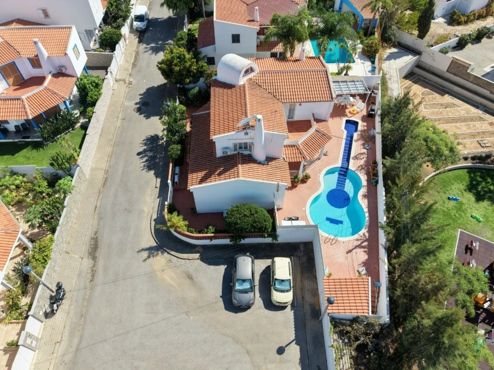 Moradia T4 para Venda em Albufeira e Olhos de Água Foto 2
