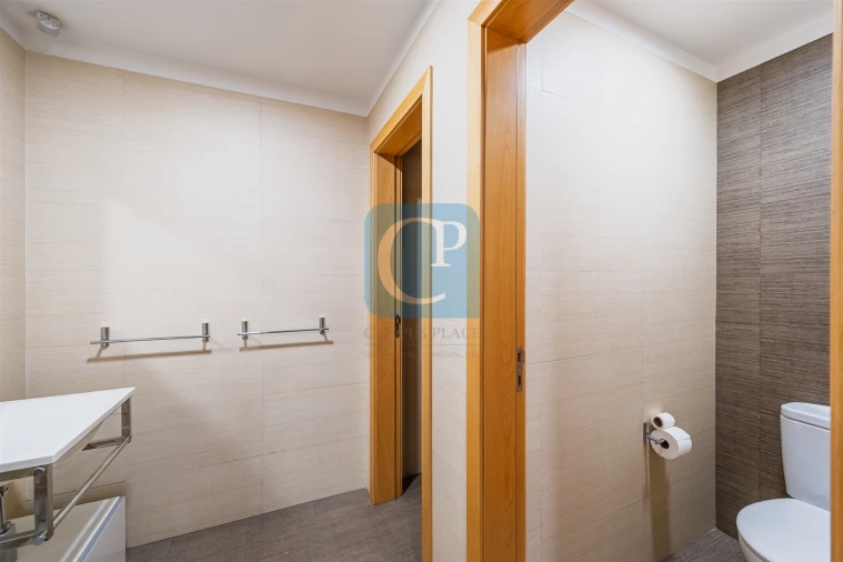 Loja para Arrendamento em Paranhos Foto 10