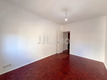 Apartamento T3 para Arrendamento em Oeiras e São Julião da Barra, Paço de Arcos e Caxias