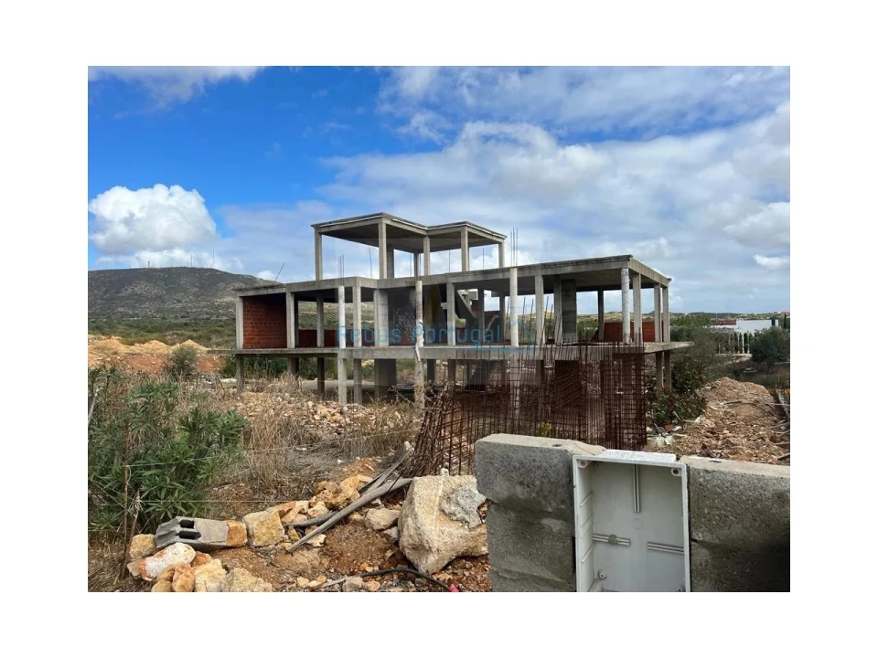 Moradia T4 para Venda em Quelfes Foto 11