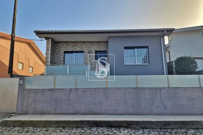 Moradia T3 para Venda em Fajozes