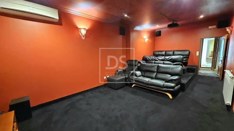 Moradia T5 para Venda em Aveiras de Cima