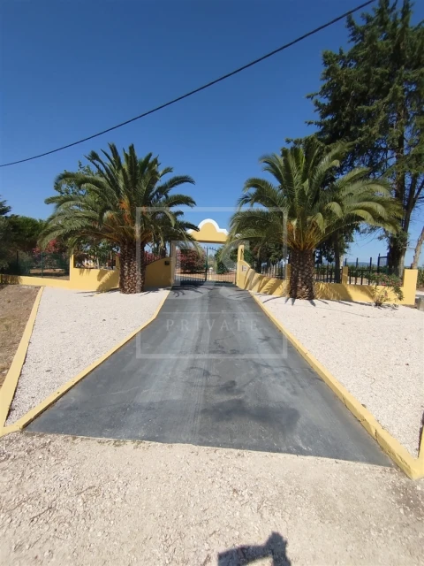 Moradia T5 para Venda em Aveiras de Cima
