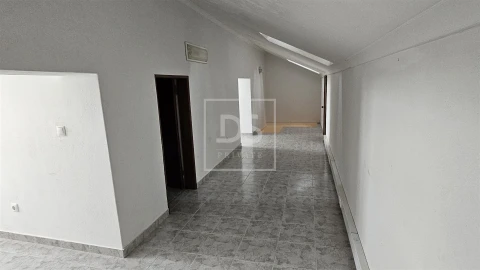 Moradia T5 para Venda em Aveiras de Cima