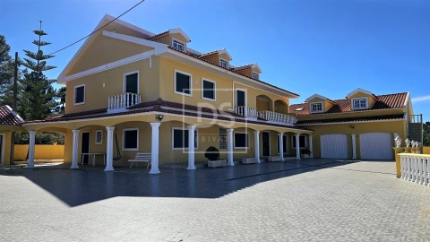 Moradia T5 para Venda em Aveiras de Cima