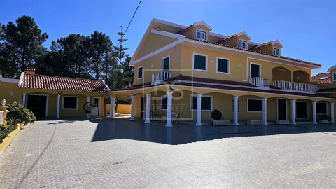 Moradia T5 para Venda em Aveiras de Cima