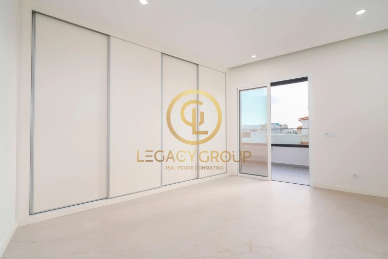 Apartamento T3 para Venda em Quarteira Foto 4