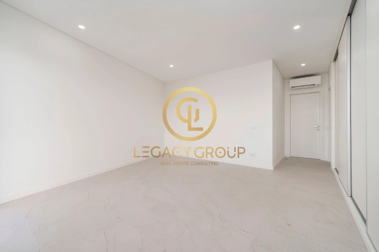 Apartamento T3 para Venda em Quarteira Foto 6