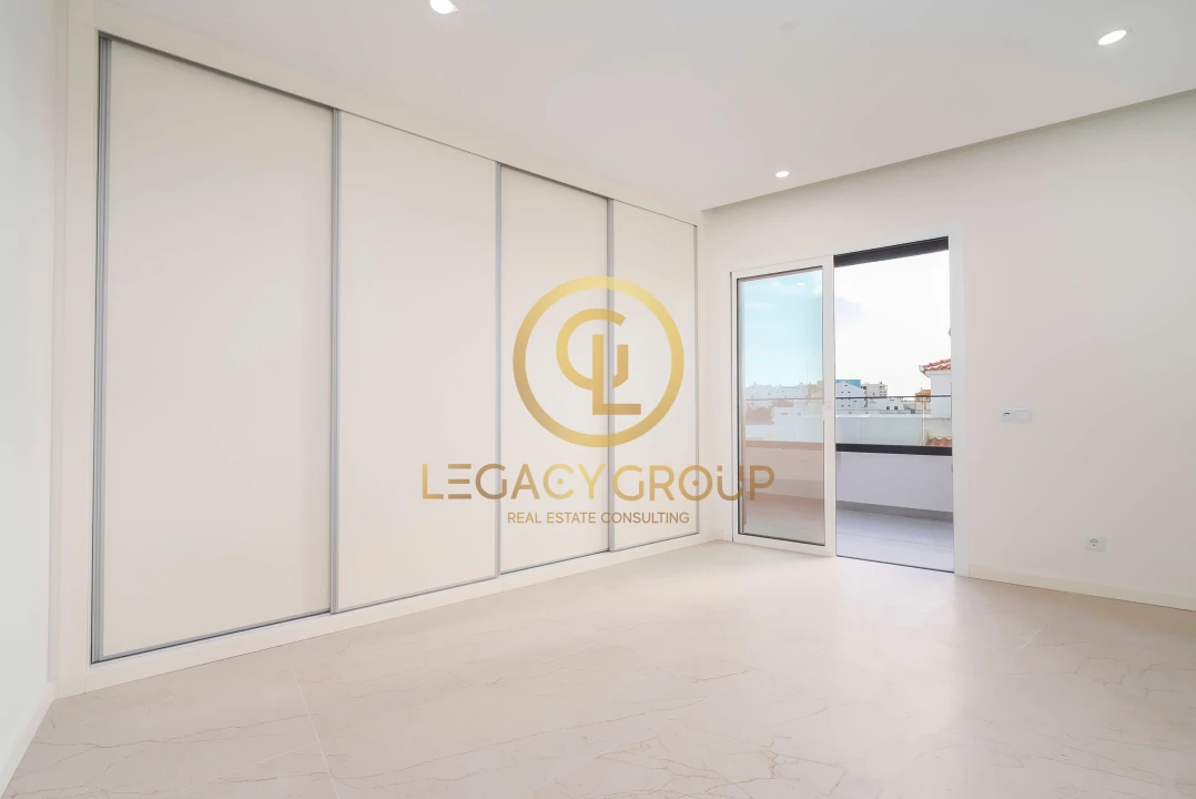 Apartamento T3 para Venda em Quarteira Foto 4
