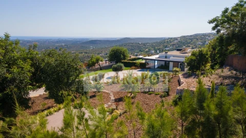 Moradia T4 para Venda em Loule (São Sebastião)
