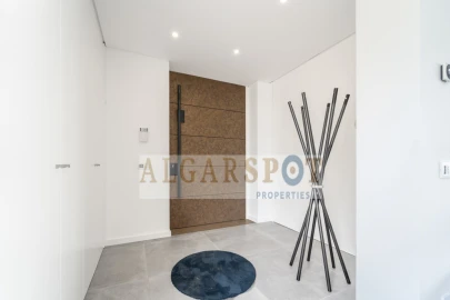 Moradia T4 para Venda em Loule (São Sebastião)