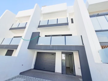 Moradia T4 para Venda em Corroios