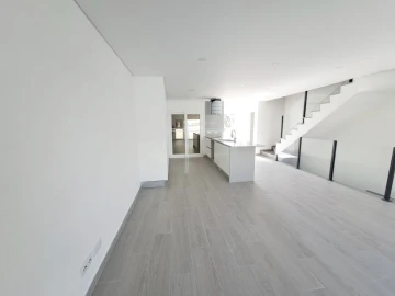 Moradia T4 para Venda em Corroios