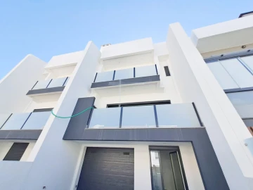 Moradia T4 para Venda em Corroios