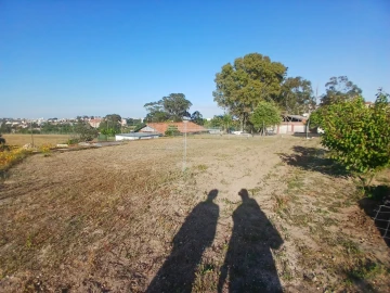 Terreno para Arrendamento em Charneca de Caparica e Sobreda