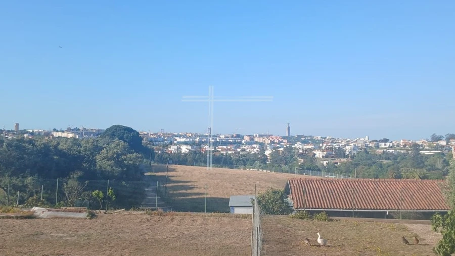 Terreno para Arrendamento em Charneca de Caparica e Sobreda