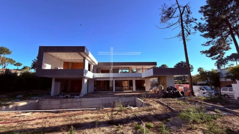 Moradia T6 para Venda em Charneca de Caparica e Sobreda
