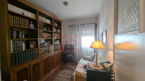 Apartamento T3 para Venda em São Domingos de Benfica