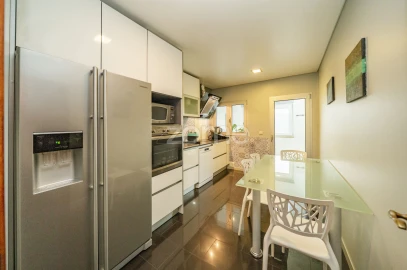 Apartamento T4 para Venda em Povoa de Lanhoso (N. Senhora do Amparo)
