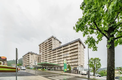 Apartamento T4 para Venda em Povoa de Lanhoso (N. Senhora do Amparo)