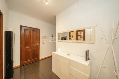 Apartamento T4 para Venda em Povoa de Lanhoso (N. Senhora do Amparo)