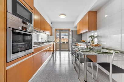 Apartamento T4 para Venda em São Vitor (Braga)