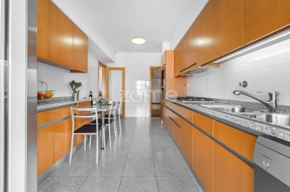 Apartamento T4 para Venda em São Vitor (Braga)