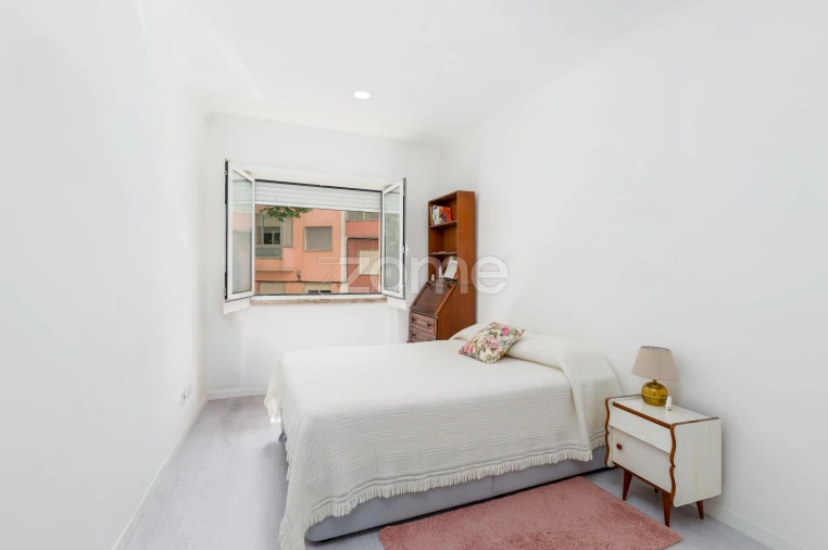 Apartamento T2 para Venda em Águas Livres Foto 3