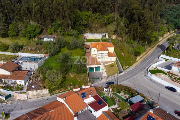 Moradia T5 para Venda em Cernache Foto 2