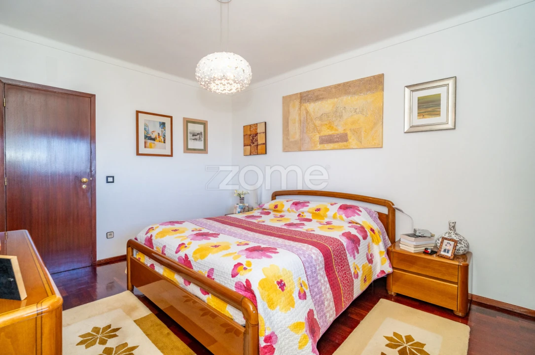 Apartamento T3 para Venda em Santo Antonio dos Olivais Foto 18