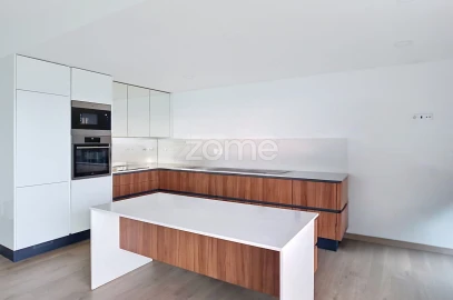 Apartamento T3 para Arrendamento em Loures
