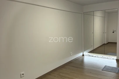 Apartamento T3 para Arrendamento em Loures