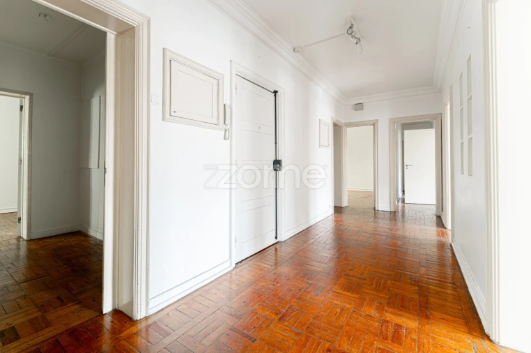 Apartamento T10 para Venda em Benfica Foto 35
