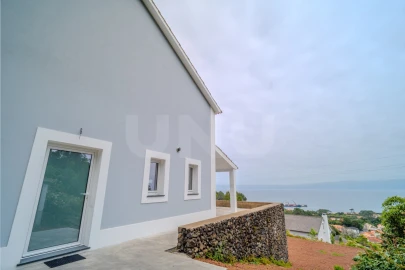 Moradia T3 para Venda em São Roque do Pico