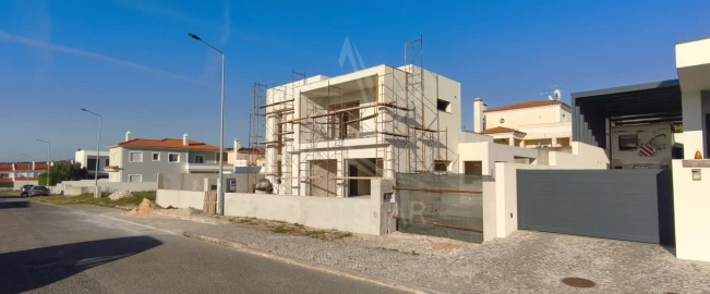 Moradia T5 para Venda em Tornada e Salir do Porto