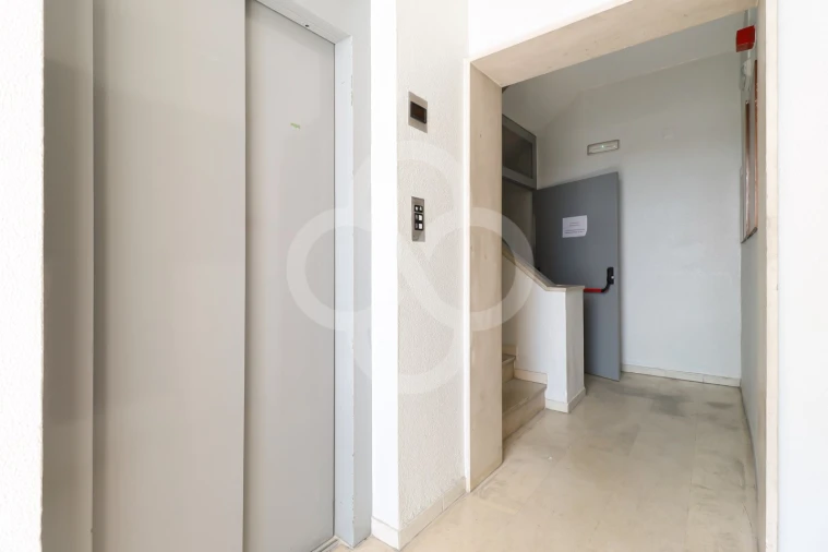 Apartamento T2 para Venda em Santo António Foto 29