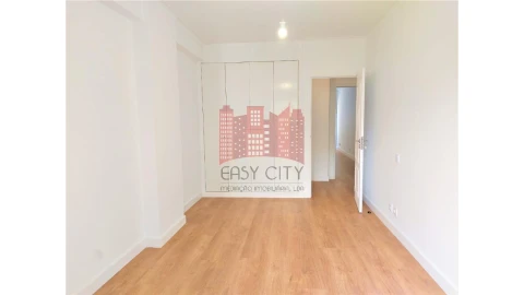 Apartamento T3 para Venda em São Domingos de Benfica