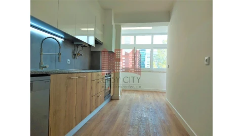 Apartamento T3 para Venda em São Domingos de Benfica
