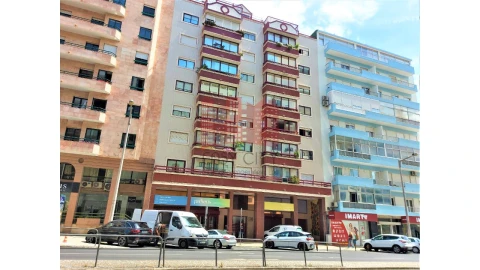 Apartamento T3 para Venda em São Domingos de Benfica