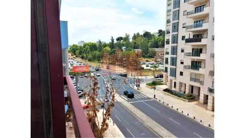 Apartamento T3 para Venda em São Domingos de Benfica